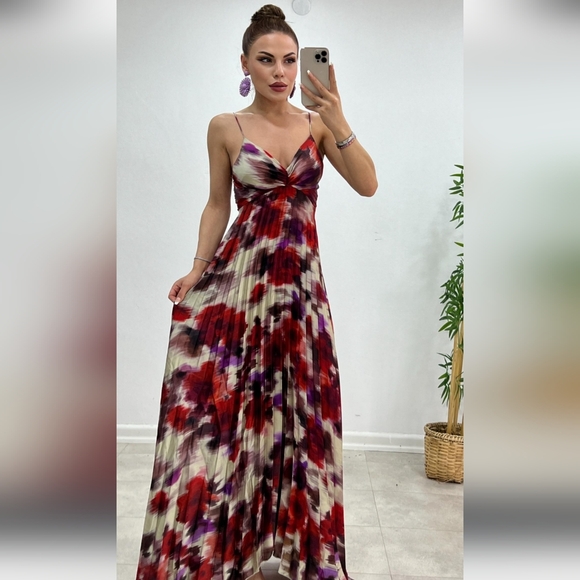 MNG (Bloggers Favorite) Pleated Satin Dress Size Small - Picture 4 of 13